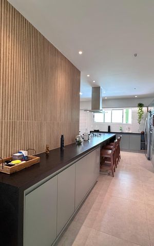 Casa de condomínio à venda com 365m², 4 quartos e 2 vagas Casa de condomínio à venda com 365m², 4 quartos e 2 vagasCozinha