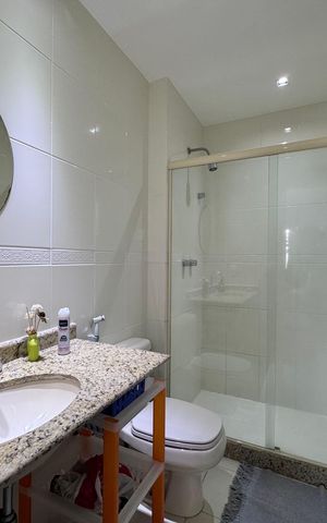 Casa de condomínio à venda com 365m², 4 quartos e 2 vagas Casa de condomínio à venda com 365m², 4 quartos e 2 vagasSuíte 4 - Banheiro