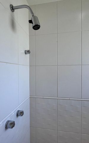 Casa de condomínio à venda com 365m², 4 quartos e 2 vagas Casa de condomínio à venda com 365m², 4 quartos e 2 vagasSuíte 2 - Banheiro