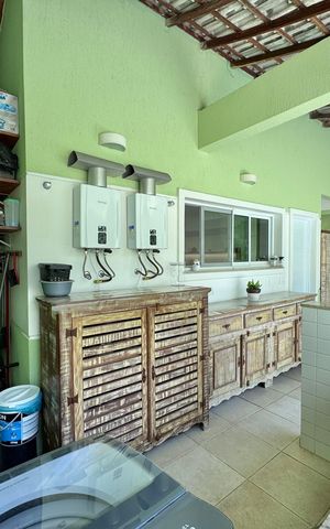 Casa de condomínio à venda com 365m², 4 quartos e 2 vagas Casa de condomínio à venda com 365m², 4 quartos e 2 vagasÁrea externa