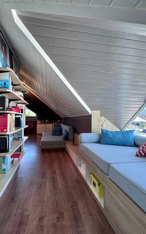 Casa de condomínio à venda com 365m², 4 quartos e 2 vagas Casa de condomínio à venda com 365m², 4 quartos e 2 vagasSótão