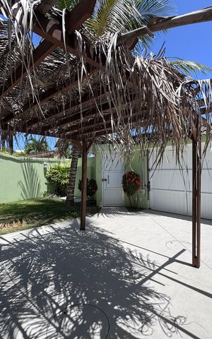 Casa de condomínio à venda com 365m², 4 quartos e 2 vagas Casa de condomínio à venda com 365m², 4 quartos e 2 vagasÁrea externa