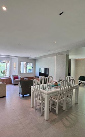 Casa de condomínio à venda com 365m², 4 quartos e 2 vagas Casa de condomínio à venda com 365m², 4 quartos e 2 vagasSala