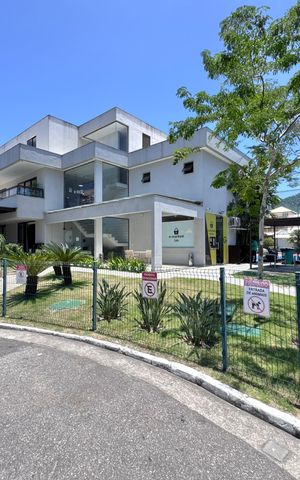 Casa de condomínio à venda com 365m², 4 quartos e 2 vagas Casa de condomínio à venda com 365m², 4 quartos e 2 vagasÁrea comum
