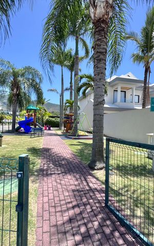 Casa de condomínio à venda com 365m², 4 quartos e 2 vagas Casa de condomínio à venda com 365m², 4 quartos e 2 vagasÁrea comum