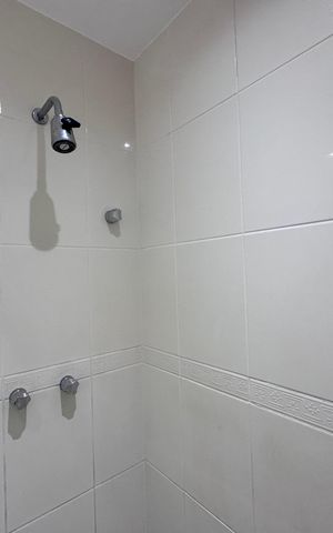 Casa de condomínio à venda com 365m², 4 quartos e 2 vagas Casa de condomínio à venda com 365m², 4 quartos e 2 vagasSuíte 4 - Banheiro