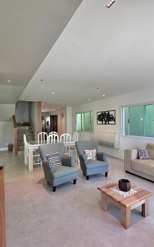 Casa de condomínio à venda com 365m², 4 quartos e 2 vagas Casa de condomínio à venda com 365m², 4 quartos e 2 vagasSala