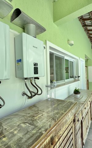 Casa de condomínio à venda com 365m², 4 quartos e 2 vagas Casa de condomínio à venda com 365m², 4 quartos e 2 vagasÁrea de Serviço