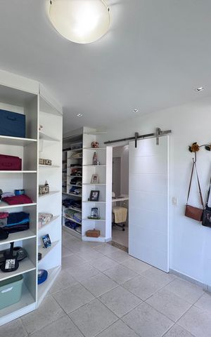 Casa de condomínio à venda com 365m², 4 quartos e 2 vagas Casa de condomínio à venda com 365m², 4 quartos e 2 vagasSuíte 2