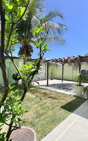 Casa de condomínio à venda com 365m², 4 quartos e 2 vagas Casa de condomínio à venda com 365m², 4 quartos e 2 vagasÁrea externa