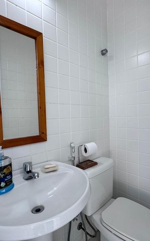 Casa de condomínio à venda com 365m², 4 quartos e 2 vagas Casa de condomínio à venda com 365m², 4 quartos e 2 vagasÁrea externa - Lavabo