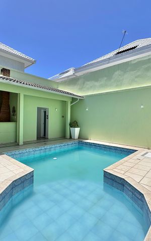 Casa de condomínio à venda com 365m², 4 quartos e 2 vagas Casa de condomínio à venda com 365m², 4 quartos e 2 vagasÁrea externa