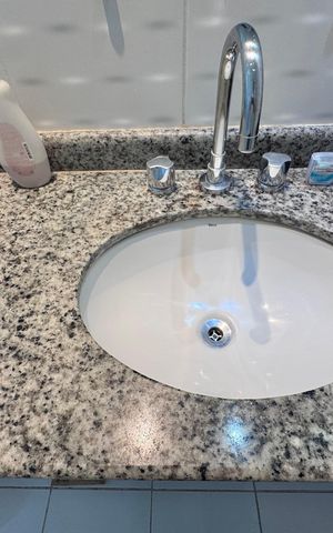 Casa de condomínio à venda com 365m², 4 quartos e 2 vagas Casa de condomínio à venda com 365m², 4 quartos e 2 vagasSuíte 2 - Banheiro