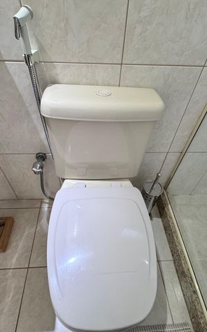 Casa de condomínio à venda com 365m², 4 quartos e 2 vagas Casa de condomínio à venda com 365m², 4 quartos e 2 vagasSuíte 1 - Banheiro