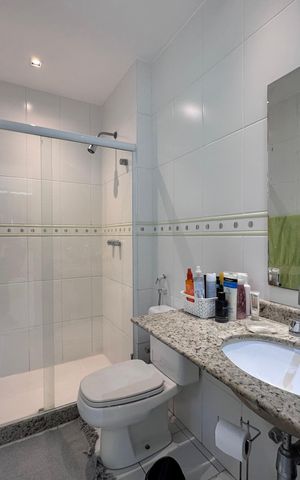 Casa de condomínio à venda com 365m², 4 quartos e 2 vagas Casa de condomínio à venda com 365m², 4 quartos e 2 vagasSuíte 3 - Banheiro