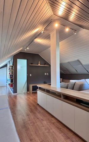 Casa de condomínio à venda com 365m², 4 quartos e 2 vagas Casa de condomínio à venda com 365m², 4 quartos e 2 vagasSótão