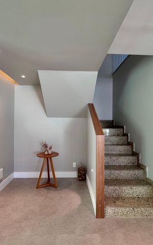 Casa de condomínio à venda com 365m², 4 quartos e 2 vagas Casa de condomínio à venda com 365m², 4 quartos e 2 vagasSala