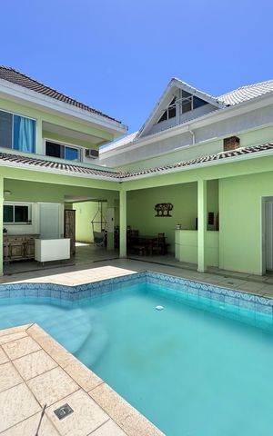Casa de condomínio à venda com 365m², 4 quartos e 2 vagas Casa de condomínio à venda com 365m², 4 quartos e 2 vagasÁrea externa