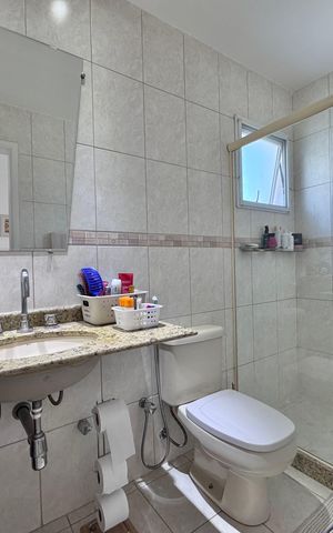 Casa de condomínio à venda com 365m², 4 quartos e 2 vagas Casa de condomínio à venda com 365m², 4 quartos e 2 vagasSuíte 1 - Banheiro