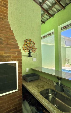 Casa de condomínio à venda com 365m², 4 quartos e 2 vagas Casa de condomínio à venda com 365m², 4 quartos e 2 vagasÁrea externa