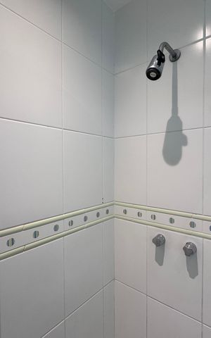 Casa de condomínio à venda com 365m², 4 quartos e 2 vagas Casa de condomínio à venda com 365m², 4 quartos e 2 vagasSuíte 3 - Banheiro