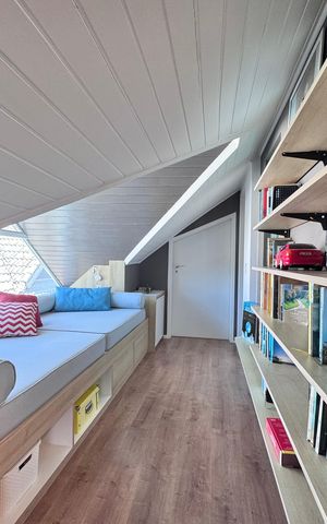Casa de condomínio à venda com 365m², 4 quartos e 2 vagas Casa de condomínio à venda com 365m², 4 quartos e 2 vagasSótão