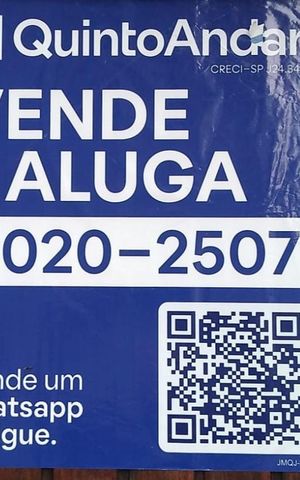 Casa à venda com 200m², 3 quartos e 5 vagas Casa à venda com 200m², 3 quartos e 5 vagasFachada