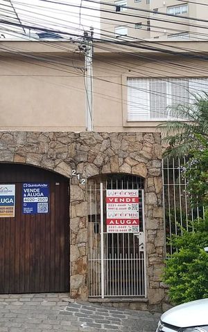 Casa à venda com 200m², 3 quartos e 5 vagas Casa à venda com 200m², 3 quartos e 5 vagasFachada