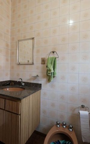 Casa à venda com 140m², 3 quartos e 2 vagasBanheiro