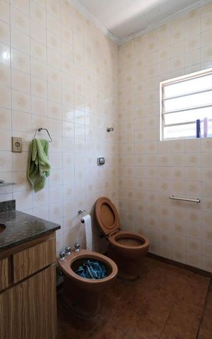 Casa à venda com 140m², 3 quartos e 2 vagasBanheiro