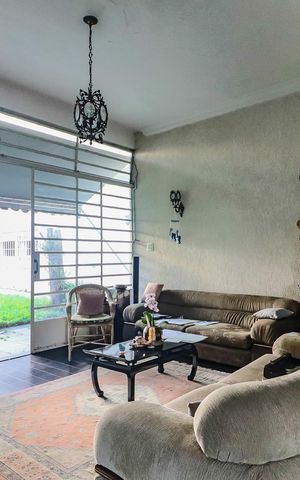 Casa à venda com 1500m², 4 quartos e 10 vagas Casa à venda com 1500m², 4 quartos e 10 vagasSala