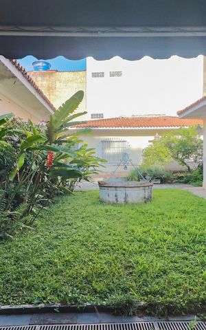 Casa à venda com 1500m², 4 quartos e 10 vagas Casa à venda com 1500m², 4 quartos e 10 vagasQuintal