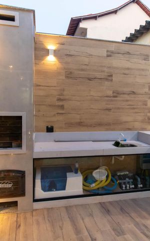 Casa à venda com 244m², 3 quartos e 4 vagas Casa à venda com 244m², 3 quartos e 4 vagasÁrea externa