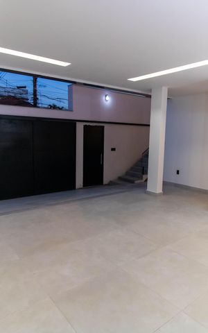 Casa à venda com 244m², 3 quartos e 4 vagas Casa à venda com 244m², 3 quartos e 4 vagasGaragem