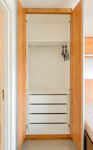 Studio à venda com 28m², 1 quarto e sem vaga Studio à venda com 28m², 1 quarto e sem vagaArmários