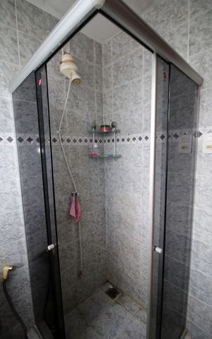 Casa à venda com 240m², 2 quartos e 1 vagaBanheiro