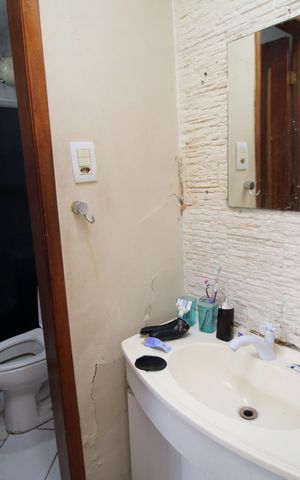 Casa à venda com 240m², 2 quartos e 1 vagaBanheiro