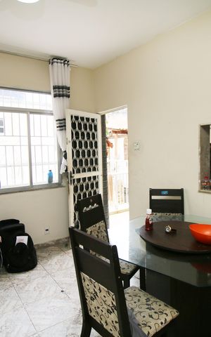 Casa à venda com 240m², 2 quartos e 1 vagaSala