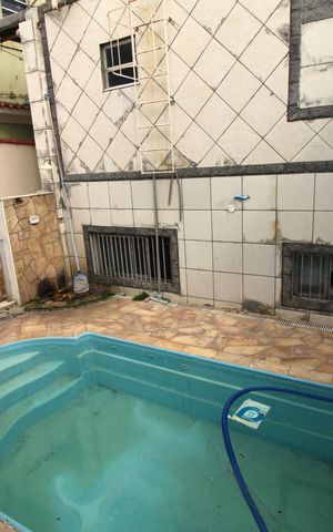 Casa à venda com 240m², 2 quartos e 1 vagaPiscina