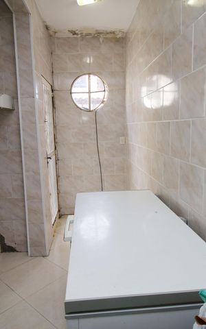 Casa à venda com 240m², 2 quartos e 1 vagaÁrea de Serviço