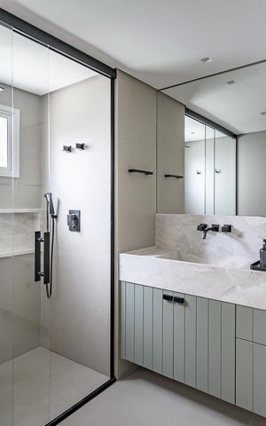 Apartamento à venda com 171m², 3 quartos e 3 vagas Apartamento à venda com 171m², 3 quartos e 3 vagasBanheiro da Suíte 1