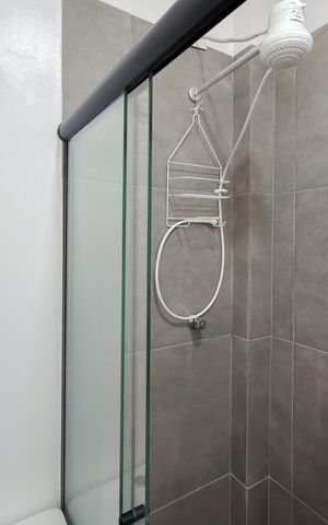 Studio para alugar com 25m², 1 quarto e sem vaga Studio para alugar com 25m², 1 quarto e sem vagaBanheiro Social