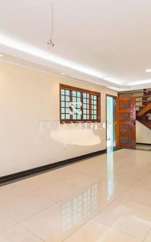 Casa à venda com 210m², 4 quartos e 2 vagas