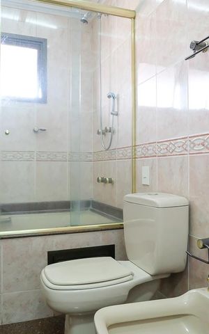 Apartamento à venda com 340m², 4 quartos e 3 vagasBanheiro da suíte 2