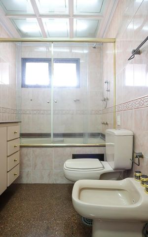 Apartamento à venda com 340m², 4 quartos e 3 vagasBanheiro da suíte 2