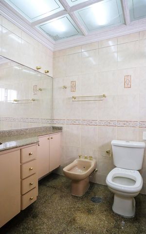 Apartamento à venda com 340m², 4 quartos e 3 vagasBanheiro da suíte 1