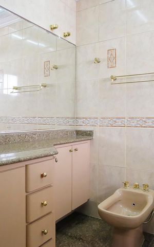 Apartamento à venda com 340m², 4 quartos e 3 vagasBanheiro da suíte 1