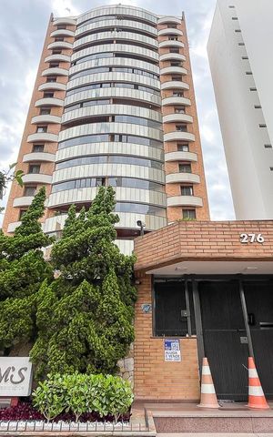 Apartamento à venda com 340m², 4 quartos e 3 vagasFachada + plaquinha