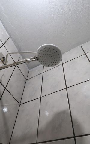 Casa para alugar com 25m², 1 quarto e sem vagaBanheiro