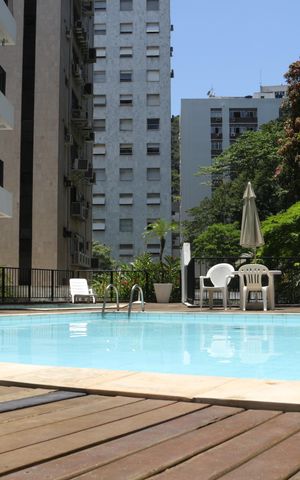 Apartamento à venda com 236m², 3 quartos e 2 vagasÁrea comum - Piscina